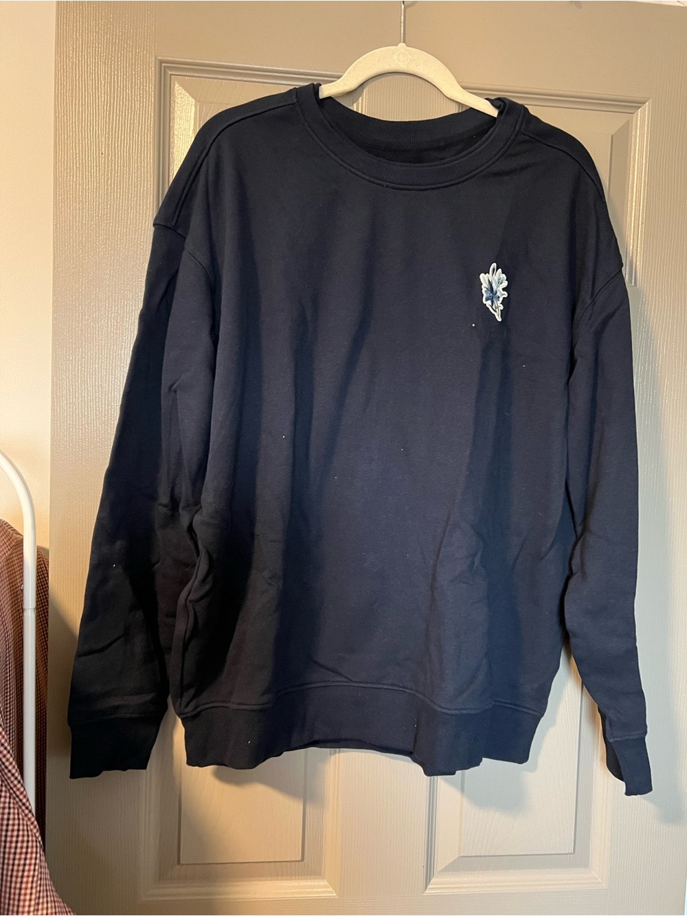 Men's Navy Crewneck Sweatshirt with Embroidered Leaf Detail